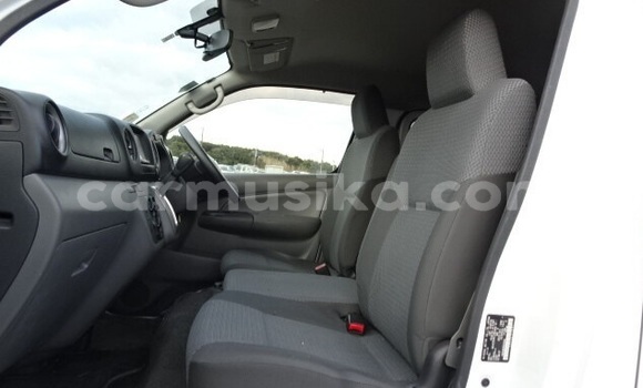 Acheter Occasion Voiture Nissan Caravan Blanc à Beitbridge, Matabeleland South Acheter Occasion Voiture Nissan Caravan Blanc à Beitbridge, Matabeleland South