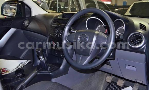 Acheter Occasion Voiture Mazda BT-50 Blanc à Beitbridge, Matabeleland South Acheter Occasion Voiture Mazda BT-50 Blanc à Beitbridge, Matabeleland South