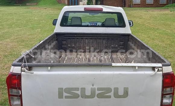 Tenga Tsaru Isuzu KB Chena Mota in Beitbridge in Matabeleland South Tenga Tsaru Isuzu KB Chena Mota in Beitbridge in Matabeleland South