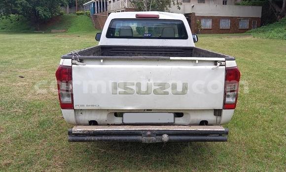 Tenga Tsaru Isuzu KB Chena Mota in Beitbridge in Matabeleland South Tenga Tsaru Isuzu KB Chena Mota in Beitbridge in Matabeleland South