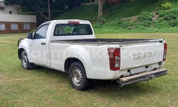 Tenga Tsaru Isuzu KB Chena Mota in Beitbridge in Matabeleland South Tenga Tsaru Isuzu KB Chena Mota in Beitbridge in Matabeleland South