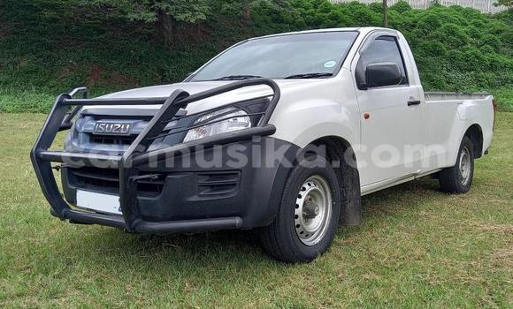 Tenga Tsaru Isuzu KB Chena Mota in Beitbridge in Matabeleland South Tenga Tsaru Isuzu KB Chena Mota in Beitbridge in Matabeleland South