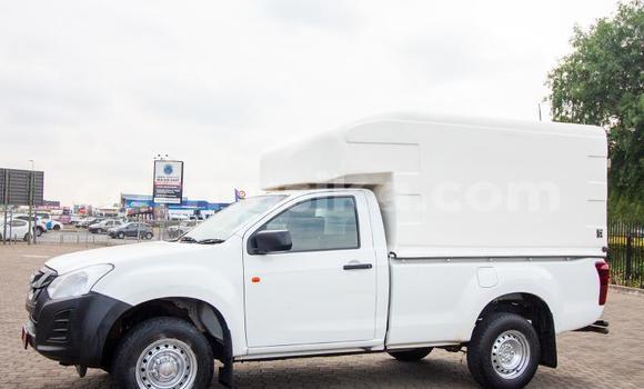 Tenga Tsaru Isuzu KB Chena Mota in Beitbridge in Matabeleland South Tenga Tsaru Isuzu KB Chena Mota in Beitbridge in Matabeleland South