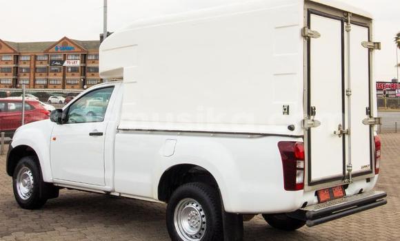 Tenga Tsaru Isuzu KB Chena Mota in Beitbridge in Matabeleland South Tenga Tsaru Isuzu KB Chena Mota in Beitbridge in Matabeleland South