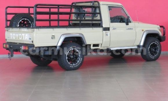 Acheter Occasion Voiture Toyota Land Cruiser Beige à Beitbridge, Matabeleland South Acheter Occasion Voiture Toyota Land Cruiser Beige à Beitbridge, Matabeleland South