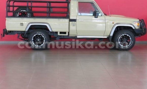 Acheter Occasion Voiture Toyota Land Cruiser Beige à Beitbridge, Matabeleland South Acheter Occasion Voiture Toyota Land Cruiser Beige à Beitbridge, Matabeleland South