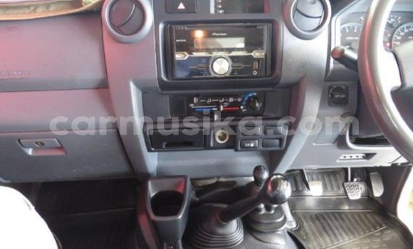 Acheter Occasion Voiture Toyota Land Cruiser Beige à Beitbridge, Matabeleland South Acheter Occasion Voiture Toyota Land Cruiser Beige à Beitbridge, Matabeleland South