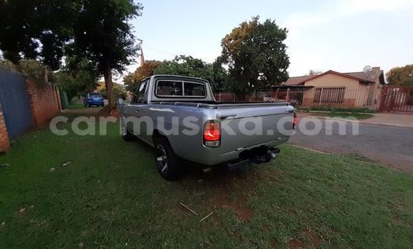 Acheter Occasion Voiture Nissan Pickup Gris à Beitbridge, Matabeleland South Acheter Occasion Voiture Nissan Pickup Gris à Beitbridge, Matabeleland South