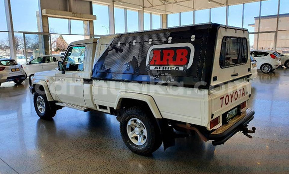 Acheter Occasion Voiture Toyota Land Cruiser Blanc à Beitbridge, Matabeleland South Acheter Occasion Voiture Toyota Land Cruiser Blanc à Beitbridge, Matabeleland South
