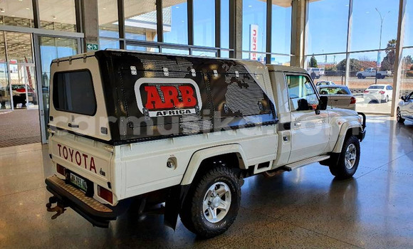 Acheter Occasion Voiture Toyota Land Cruiser Blanc à Beitbridge, Matabeleland South Acheter Occasion Voiture Toyota Land Cruiser Blanc à Beitbridge, Matabeleland South