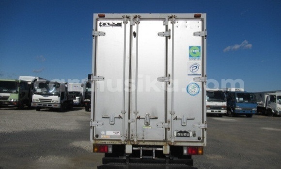 Acheter Occasion Utilitaire Isuzu Elf Blanc à Beitbridge, Matabeleland South Acheter Occasion Utilitaire Isuzu Elf Blanc à Beitbridge, Matabeleland South