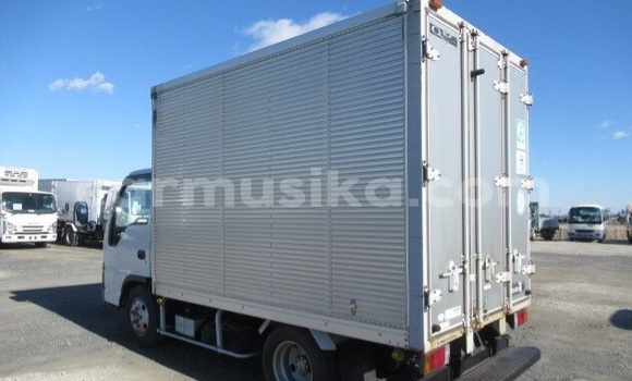 Acheter Occasion Utilitaire Isuzu Elf Blanc à Beitbridge, Matabeleland South Acheter Occasion Utilitaire Isuzu Elf Blanc à Beitbridge, Matabeleland South