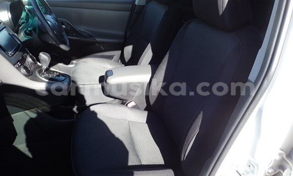 Acheter Occasion Voiture Toyota Mark X ZiO Blanc à Beitbridge, Matabeleland South Acheter Occasion Voiture Toyota Mark X ZiO Blanc à Beitbridge, Matabeleland South