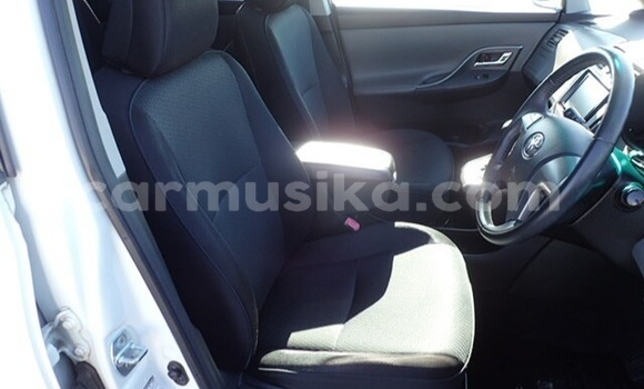 Acheter Occasion Voiture Toyota Mark X ZiO Blanc à Beitbridge, Matabeleland South Acheter Occasion Voiture Toyota Mark X ZiO Blanc à Beitbridge, Matabeleland South