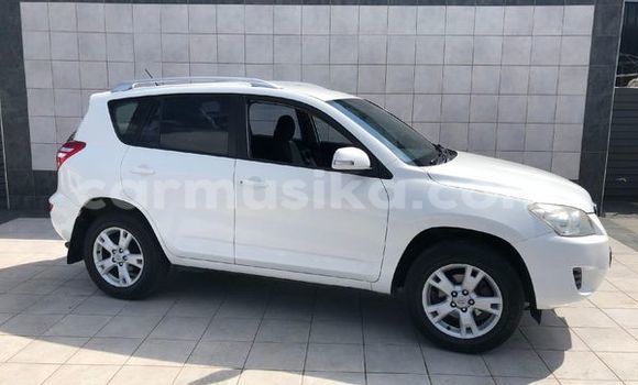 Acheter Occasion Voiture Toyota RAV4 Blanc à Beitbridge, Matabeleland South Acheter Occasion Voiture Toyota RAV4 Blanc à Beitbridge, Matabeleland South