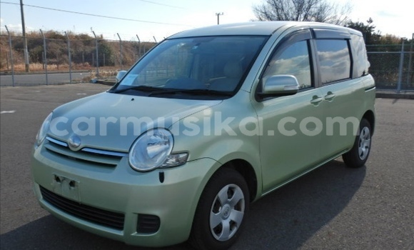 Nunua Ilio tumika Toyota Sienta Kijani Gari ndani ya Beitbridge nchini Matabeleland Kusini