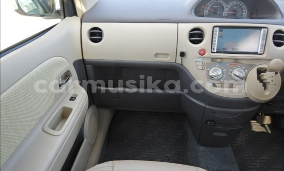 Nunua Ilio tumika Toyota Sienta Kijani Gari ndani ya Beitbridge nchini Matabeleland Kusini Nunua Ilio tumika Toyota Sienta Kijani Gari ndani ya Beitbridge nchini Matabeleland Kusini