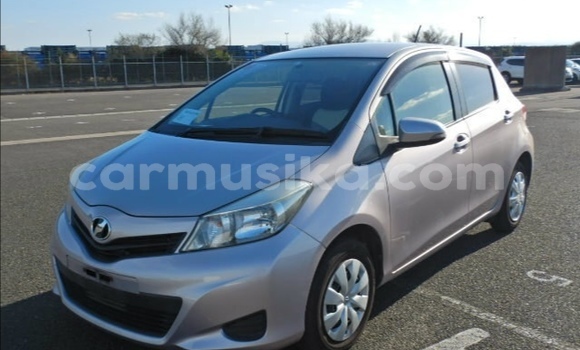 Nunua Ilio tumika Toyota Vitz Beige Gari ndani ya Beitbridge nchini Matabeleland Kusini