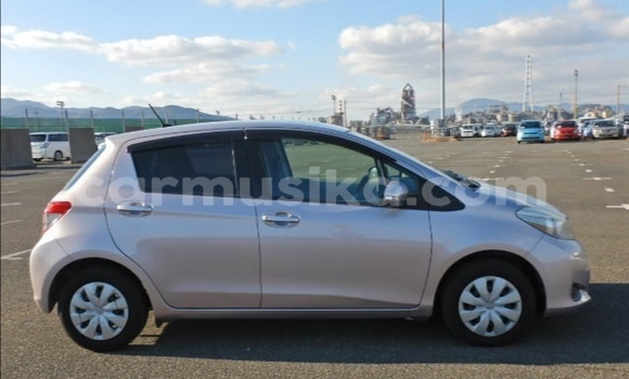 Nunua Ilio tumika Toyota Vitz Beige Gari ndani ya Beitbridge nchini Matabeleland Kusini Nunua Ilio tumika Toyota Vitz Beige Gari ndani ya Beitbridge nchini Matabeleland Kusini