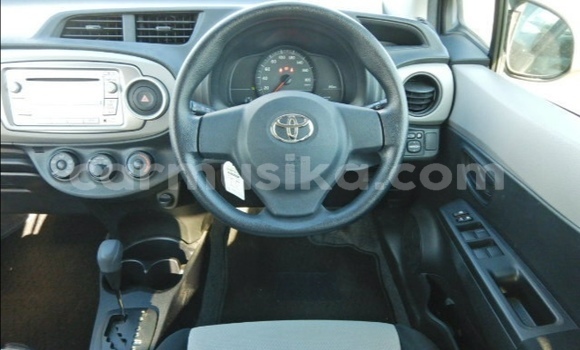 Nunua Ilio tumika Toyota Vitz Beige Gari ndani ya Beitbridge nchini Matabeleland Kusini Nunua Ilio tumika Toyota Vitz Beige Gari ndani ya Beitbridge nchini Matabeleland Kusini