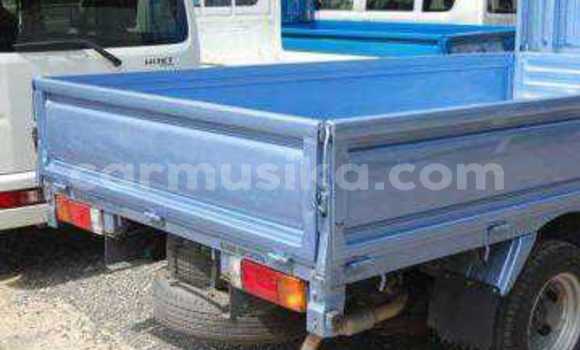 Tenga Tsaru Nissan Evalia Bhuruu Rori in Beitbridge in Matabeleland South Tenga Tsaru Nissan Evalia Bhuruu Rori in Beitbridge in Matabeleland South