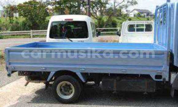 Tenga Tsaru Nissan Evalia Bhuruu Rori in Beitbridge in Matabeleland South Tenga Tsaru Nissan Evalia Bhuruu Rori in Beitbridge in Matabeleland South