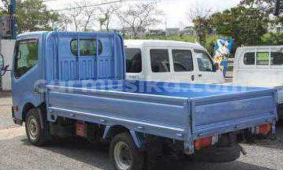 Tenga Tsaru Nissan Evalia Bhuruu Rori in Beitbridge in Matabeleland South Tenga Tsaru Nissan Evalia Bhuruu Rori in Beitbridge in Matabeleland South