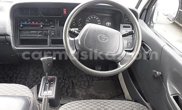 Buy Used Toyota Hiace White Car in Beitbridge in Matabeleland South Buy Used Toyota Hiace White Car in Beitbridge in Matabeleland South