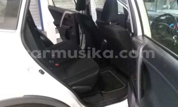 Buy Used Toyota RAV4 White Car in Beitbridge in Matabeleland South Buy Used Toyota RAV4 White Car in Beitbridge in Matabeleland South