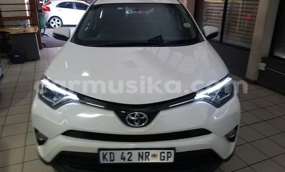 Buy Used Toyota RAV4 White Car in Beitbridge in Matabeleland South Buy Used Toyota RAV4 White Car in Beitbridge in Matabeleland South