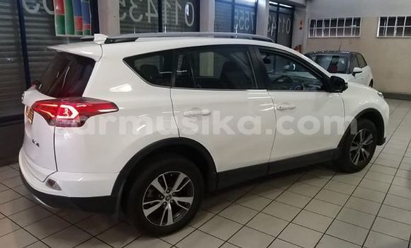 Buy Used Toyota RAV4 White Car in Beitbridge in Matabeleland South Buy Used Toyota RAV4 White Car in Beitbridge in Matabeleland South