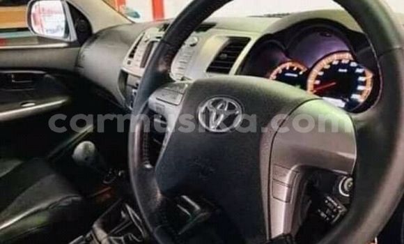 Buy Used Toyota Hilux White Car in Beitbridge in Matabeleland South Buy Used Toyota Hilux White Car in Beitbridge in Matabeleland South