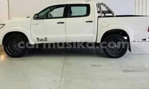 Buy Used Toyota Hilux White Car in Beitbridge in Matabeleland South Buy Used Toyota Hilux White Car in Beitbridge in Matabeleland South