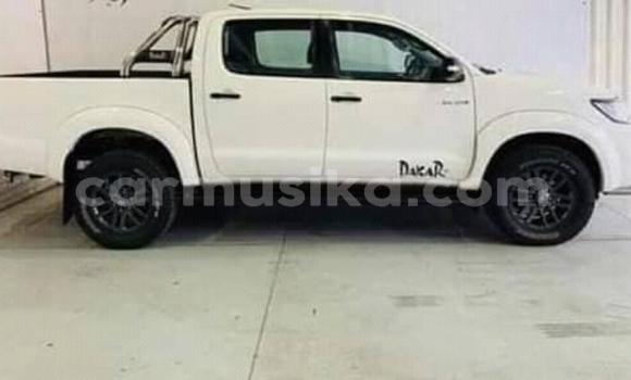 Buy Used Toyota Hilux White Car in Beitbridge in Matabeleland South Buy Used Toyota Hilux White Car in Beitbridge in Matabeleland South
