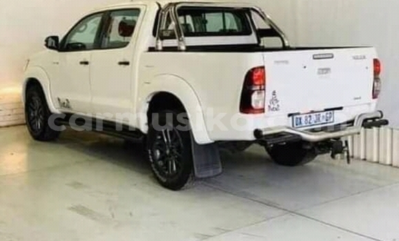 Buy Used Toyota Hilux White Car in Beitbridge in Matabeleland South Buy Used Toyota Hilux White Car in Beitbridge in Matabeleland South