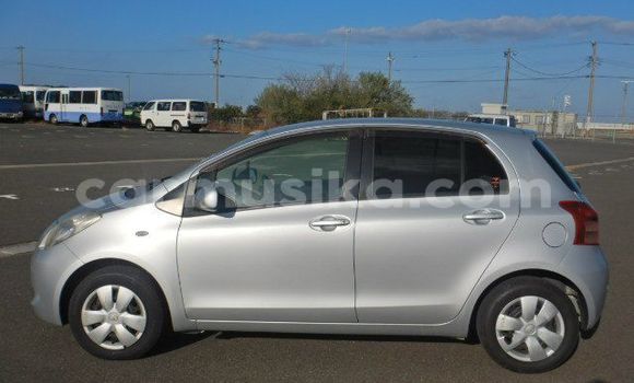 Buy Used Toyota Vitz Silver Car in Beitbridge in Matabeleland South Buy Used Toyota Vitz Silver Car in Beitbridge in Matabeleland South