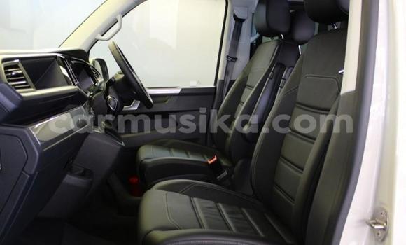 Buy Used Volkswagen Caravelle White Car in Beitbridge in Matabeleland South Buy Used Volkswagen Caravelle White Car in Beitbridge in Matabeleland South