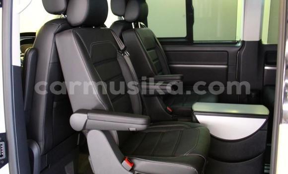 Buy Used Volkswagen Caravelle White Car in Beitbridge in Matabeleland South Buy Used Volkswagen Caravelle White Car in Beitbridge in Matabeleland South