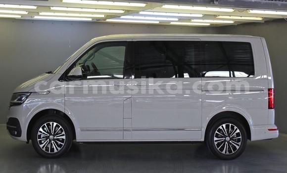 Buy Used Volkswagen Caravelle White Car in Beitbridge in Matabeleland South Buy Used Volkswagen Caravelle White Car in Beitbridge in Matabeleland South
