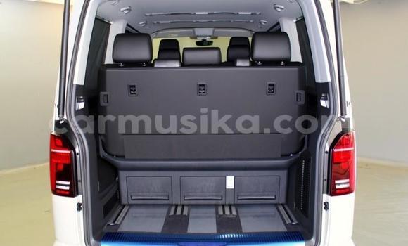 Buy Used Volkswagen Caravelle White Car in Beitbridge in Matabeleland South Buy Used Volkswagen Caravelle White Car in Beitbridge in Matabeleland South