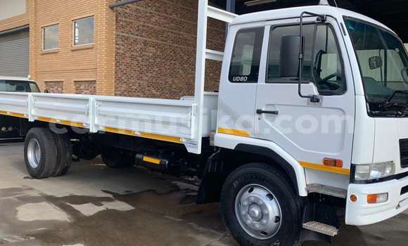 Acheter Occasion Voiture Nissan AD Blanc à Beitbridge, Matabeleland South Acheter Occasion Voiture Nissan AD Blanc à Beitbridge, Matabeleland South