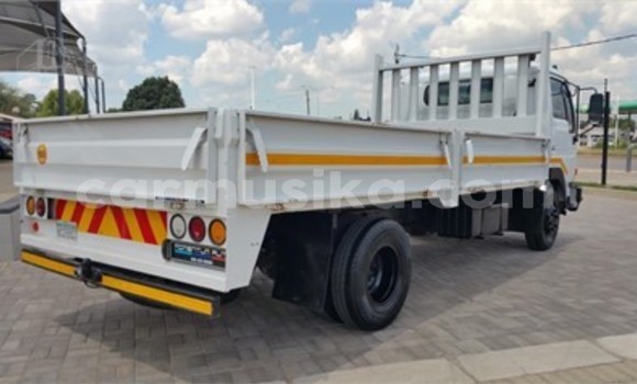 Nunua Ilio tumika Nissan Pickup Nyeupe Gari ndani ya Beitbridge nchini Matabeleland Kusini