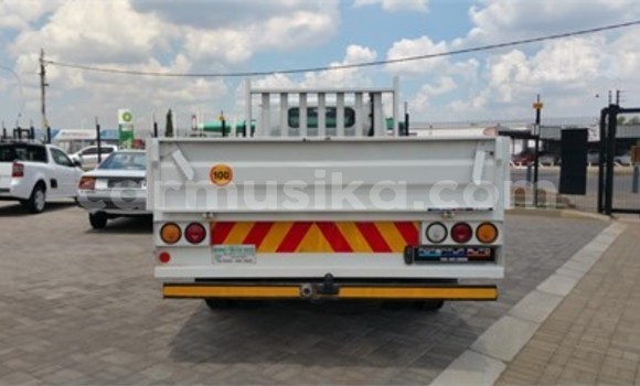 Nunua Ilio tumika Nissan Pickup Nyeupe Gari ndani ya Beitbridge nchini Matabeleland Kusini Nunua Ilio tumika Nissan Pickup Nyeupe Gari ndani ya Beitbridge nchini Matabeleland Kusini