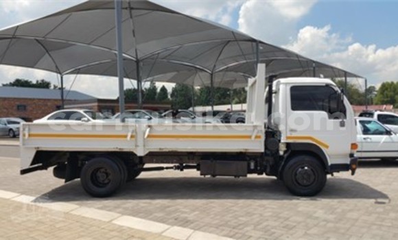 Nunua Ilio tumika Nissan Pickup Nyeupe Gari ndani ya Beitbridge nchini Matabeleland Kusini Nunua Ilio tumika Nissan Pickup Nyeupe Gari ndani ya Beitbridge nchini Matabeleland Kusini