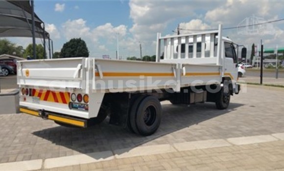 Nunua Ilio tumika Nissan Pickup Nyeupe Gari ndani ya Beitbridge nchini Matabeleland Kusini Nunua Ilio tumika Nissan Pickup Nyeupe Gari ndani ya Beitbridge nchini Matabeleland Kusini