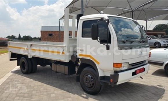 Nunua Ilio tumika Nissan Pickup Nyeupe Gari ndani ya Beitbridge nchini Matabeleland Kusini Nunua Ilio tumika Nissan Pickup Nyeupe Gari ndani ya Beitbridge nchini Matabeleland Kusini