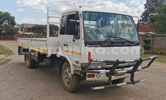 Acheter Occasion Utilitaire Nissan UD Blanc à Harare, Harare Acheter Occasion Utilitaire Nissan UD Blanc à Harare, Harare