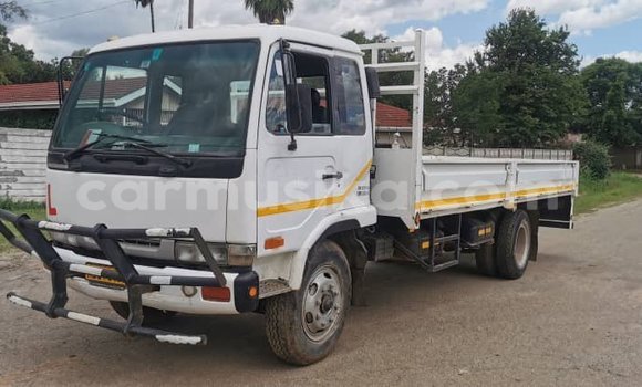 Acheter Occasion Utilitaire Nissan UD Blanc à Harare, Harare Acheter Occasion Utilitaire Nissan UD Blanc à Harare, Harare