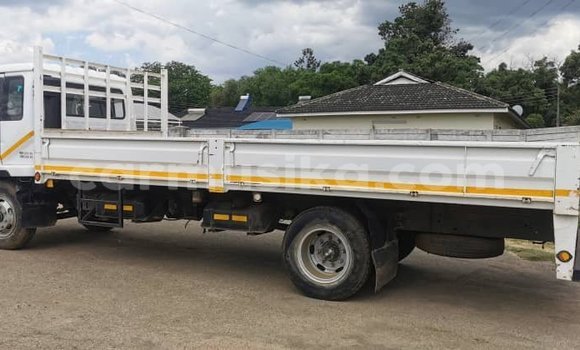 Acheter Occasion Utilitaire Nissan UD Blanc à Harare, Harare Acheter Occasion Utilitaire Nissan UD Blanc à Harare, Harare