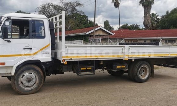 Acheter Occasion Utilitaire Nissan UD Blanc à Harare, Harare Acheter Occasion Utilitaire Nissan UD Blanc à Harare, Harare